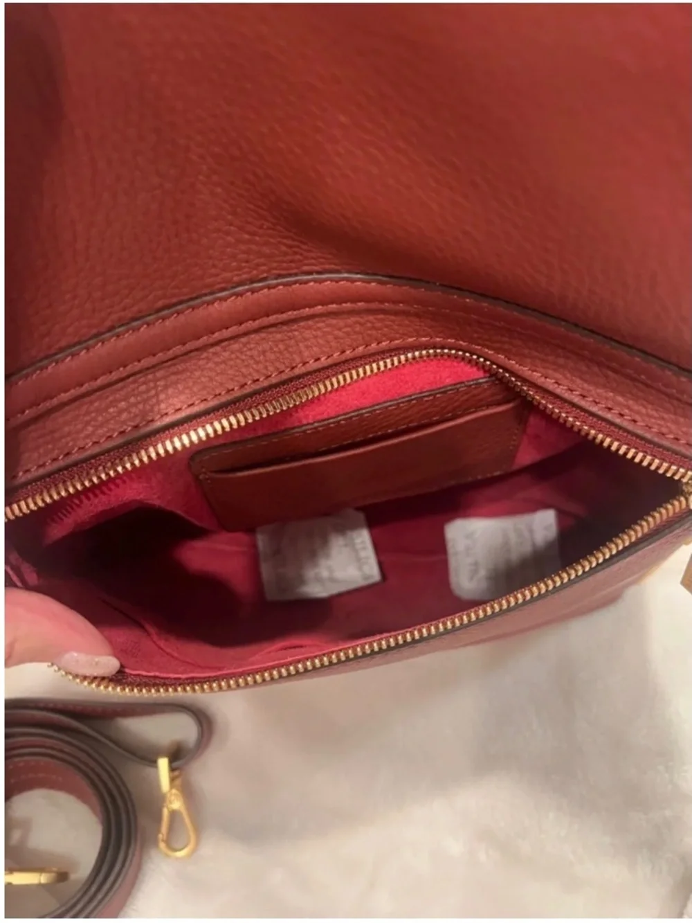 NWT Hammitt VIP Pomodoro Red Leather Crossbody with Gold Heirloom Hardware New - Picture 3 of 3